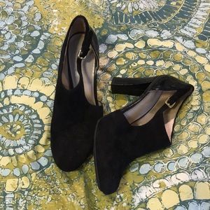 Faux suede/Patent leather pumps